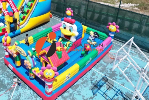 ŞİŞME OYUN PARKI DONALD DUCK 8*5*3 METRE 